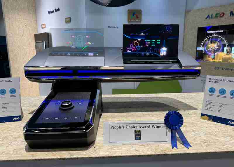 888.BY集团电子游戏车用Micro LED Display HMI解决方案获”最佳车用显示奖”，，，以用户为中心开发，，针对前座驾驶与乘客设计兼具娱乐与安全的高画质屏幕，，，，包含车舱前座的Micro LED透明屏幕及全球首款内建镜头的智慧Micro LED显示器