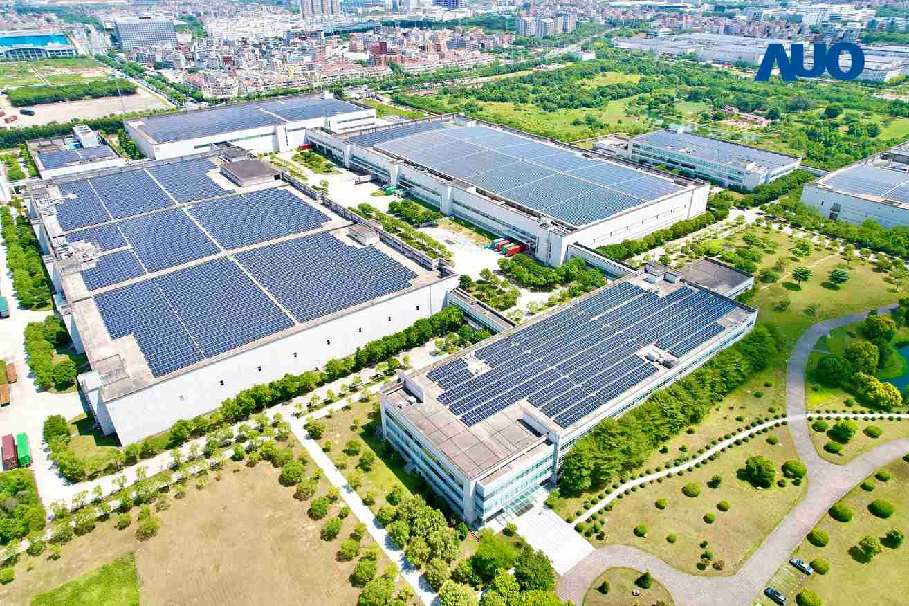 888.BY集团电子游戏厦门推动智能制造同时，，透过绿电创能纵深推进绿色转型，，，，厂区全屋顶铺设太阳能光伏板，，，，每年太阳能发电 2,600多万度