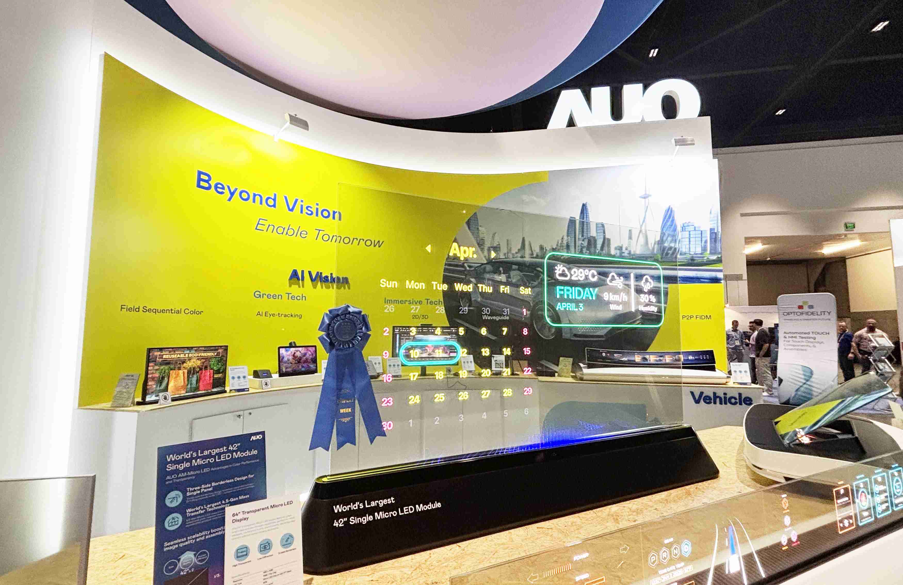 888.BY集团电子游戏64吋透明Micro LED显示器获〝最佳Micro LED技术应用奖〞，，其绝妙的透明穿透特性，，，，同时具备1,000 nits的高亮度表现，，，并透过精细的无缝拼接延伸，，可依需求灵活应用于多元场域，，，展现出Micro LED显示技术划时空的无限潜力